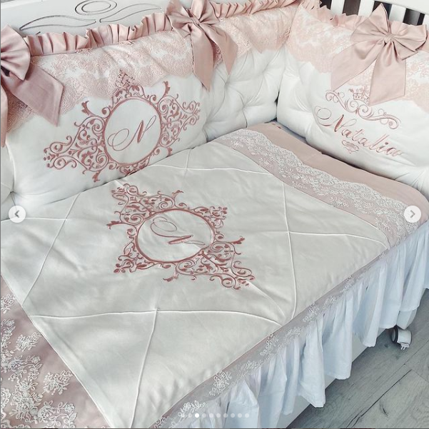 Bettumrandung "Natalia" mit Spitze und Stickerei