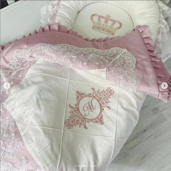 Baby Bettdecke mit Spitze und Initiale