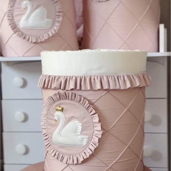 Spielzeugkorb mit Schwan Applikation