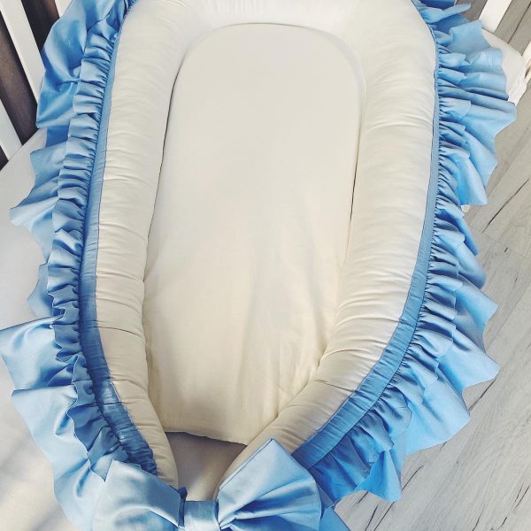 Babynest Naturweiß/Blau mit doppelte Rüschen