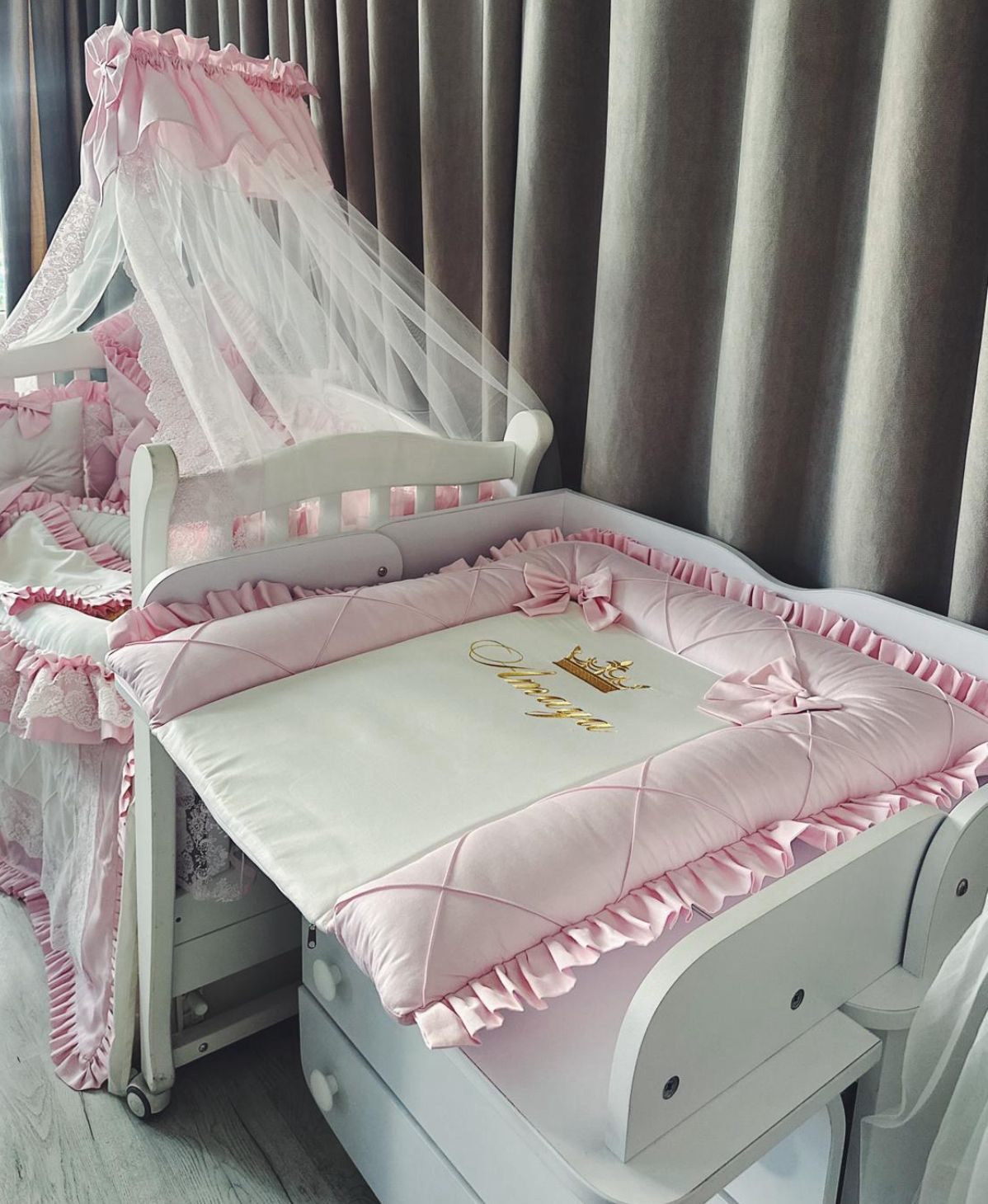 Wickelauflage aus Velours Rosa/Weiß Wickelauflage aus Velours Rosa/Weiß