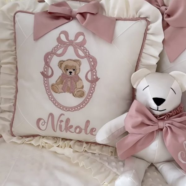 Deko-Kissen Naturweiß/Altrosa mit Bär Stickerei