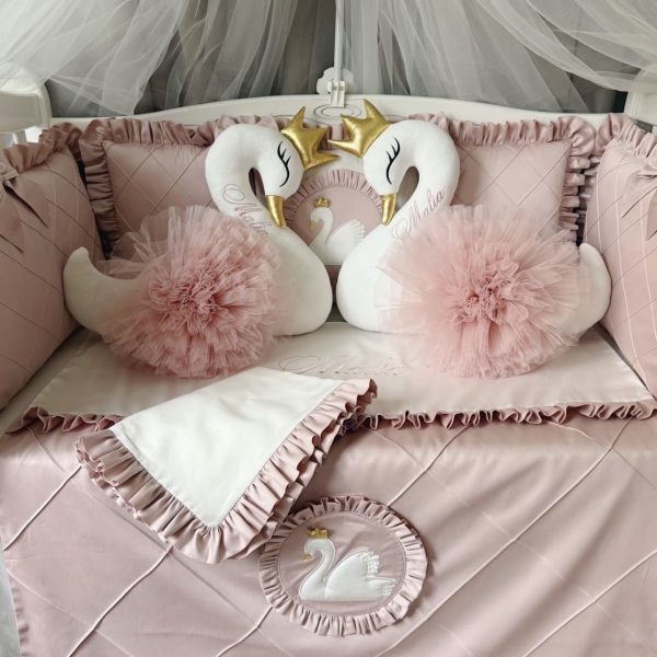 Kissenbezug & Deckenbezug mit Schwan Applikation in Altrosa/Naturweiß Kissenbezug & Deckenbezug mit Schwan Applikation in Altrosa/Naturweiß