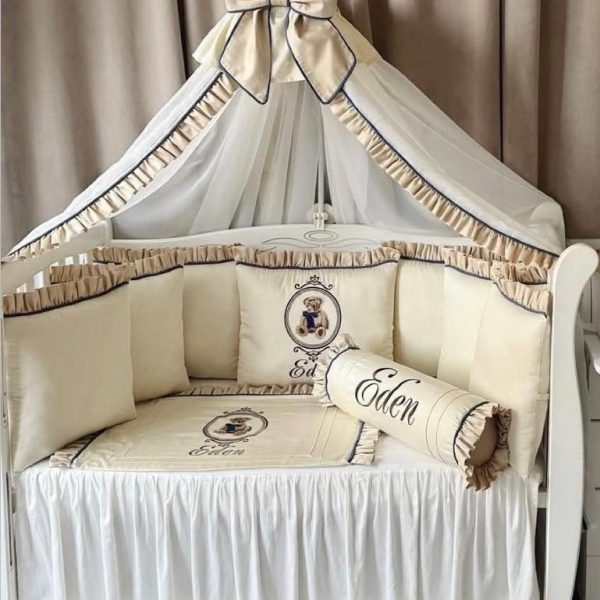 Bettumrandung Creme/Blau mit Bär Stickereien