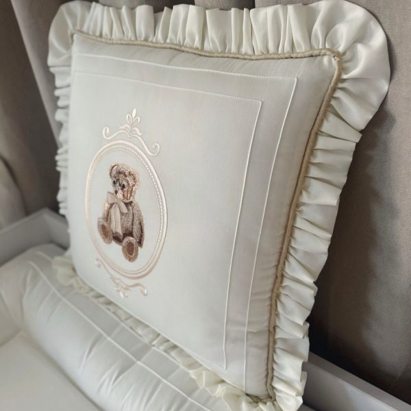 Deko-Kissen Naturweiß mit Bär Stickerei