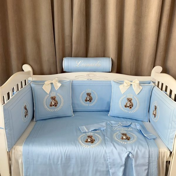Babybett komplett Set Blau/Weiß mit Bär Stickerei